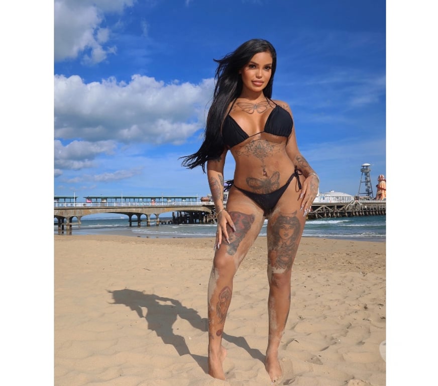 Escorts Greater Manchester Manchester - Photos for 🍑 BIG BOTTOM BRAZILIAN TAINÁ 🇧🇷