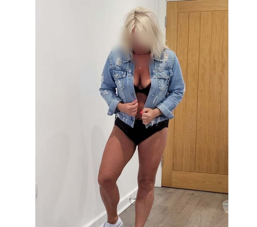 Escorts Peterborough Peterborough City Centre - Peterborough - Photos for Classy Mature Ivone - NEW IN THE AREA