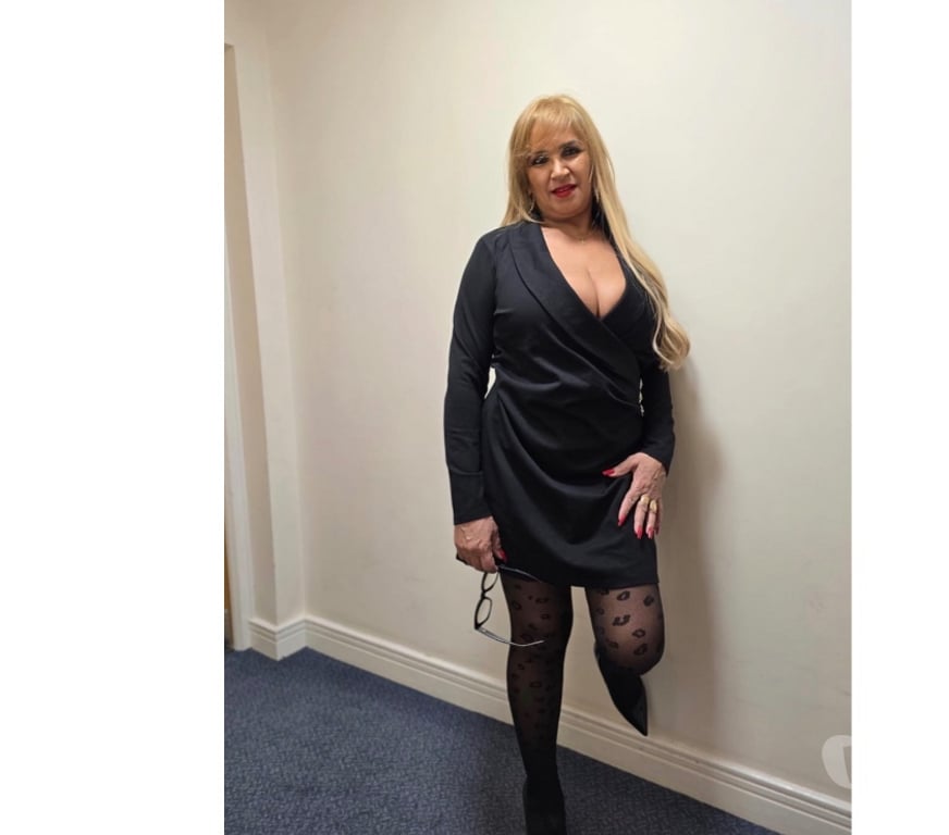 Escorts Swansea - Wales Swansea City Centre - Swansea - Photos for Mary, a mature and mischievous girl, at a party.❤️