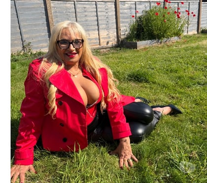 Escorts Swansea City Centre Swansea - Wales - Photos for Mary, a mature and mischievous girl, at a party.❤️