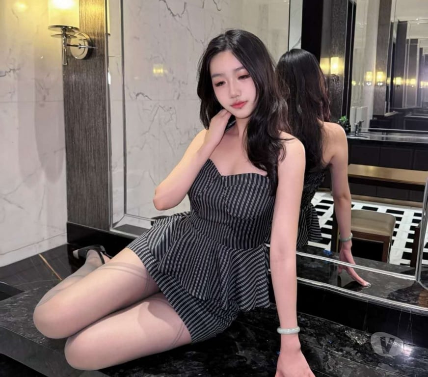 Escorts West Sussex Crawley - Photos for 07460569818 NEW🌸Asian Massage Crawley