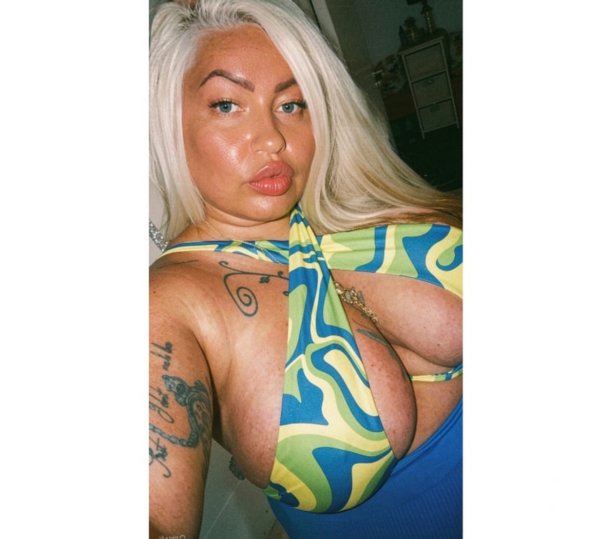 Escorts Surrey Runnymede - Photos for Curvy Maggie Staines-upon-Thames🤩