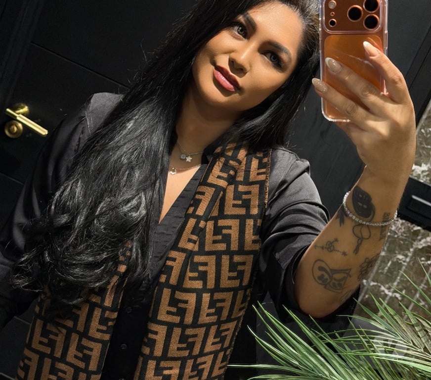 Escorts Derbyshire Derby - Photos for Bella girlfriend brunette
