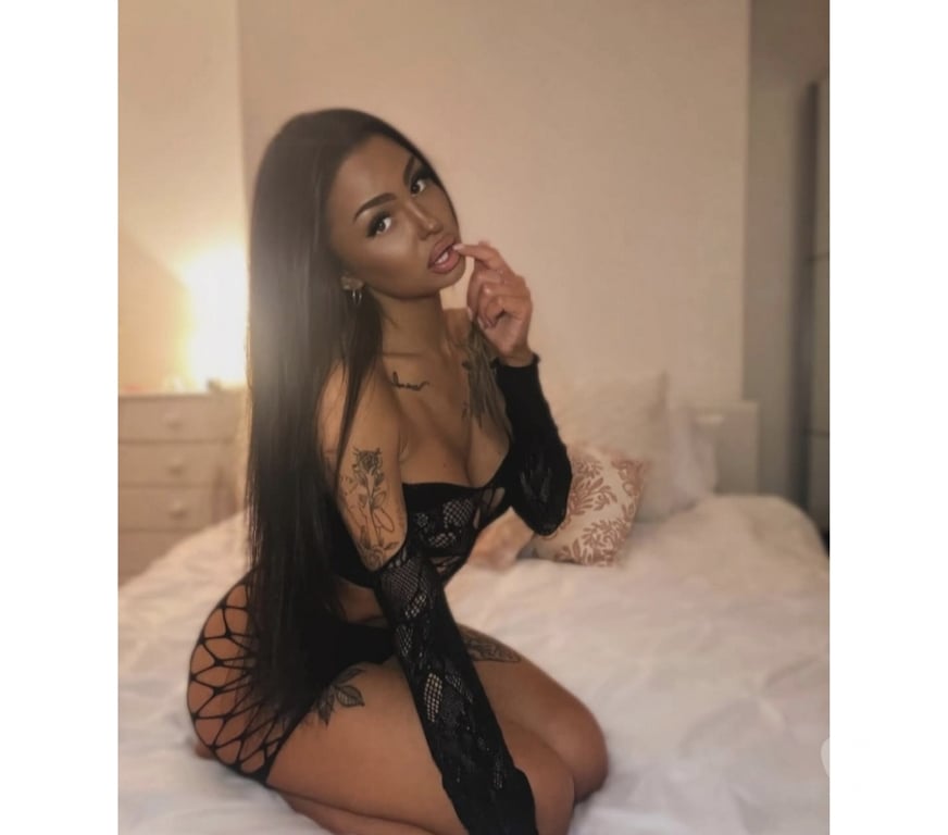 Escorts Reading Reading Town Centre - Reading - Photos for Selenna new brunette in town no rush topp modells
