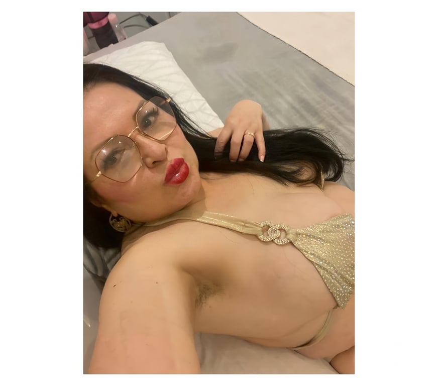 Escorts Oxfordshire Oxford - Photos for 🇨🇴 Mature Curvy Colombian • New in Oxford