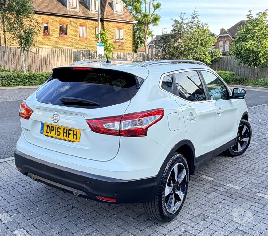 used cars for sale South West London Sutton - Photos for 2016 Nissan qashqai 1.6L diesel automatic ulez free