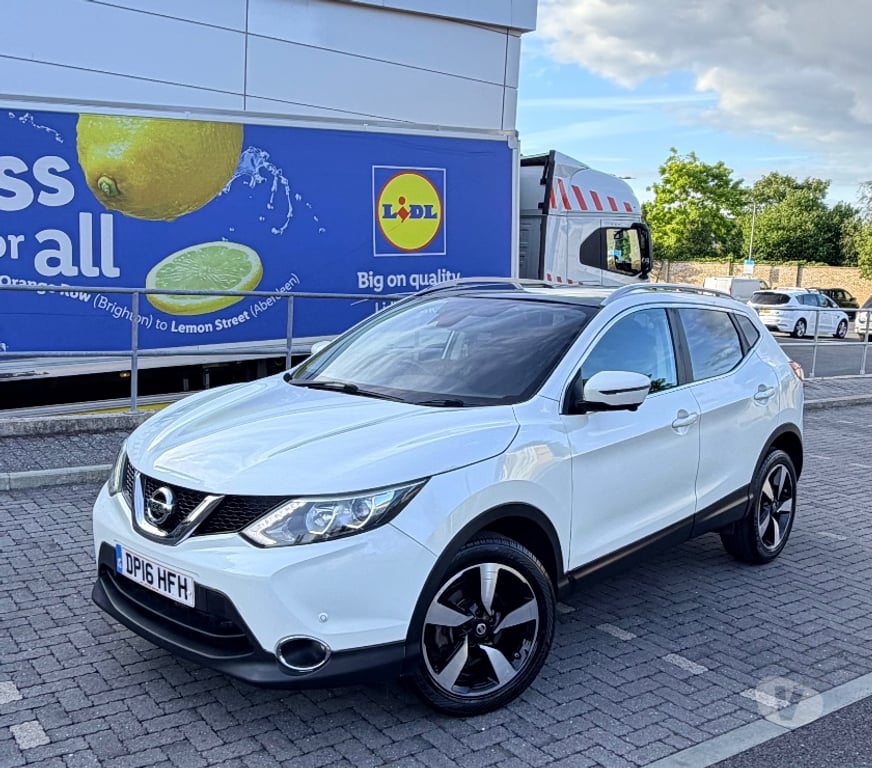 used cars for sale South West London Sutton - Photos for 2016 Nissan qashqai 1.6L diesel automatic ulez free