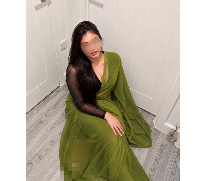 Escorts Derbyshire Derby - Photos for Elegant & caring Indian Tamil girl new in Derby