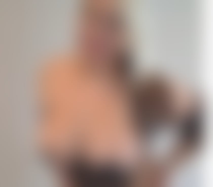 Escorts Lancashire Preston - Photos for Samantha , big boob , natural , curvy