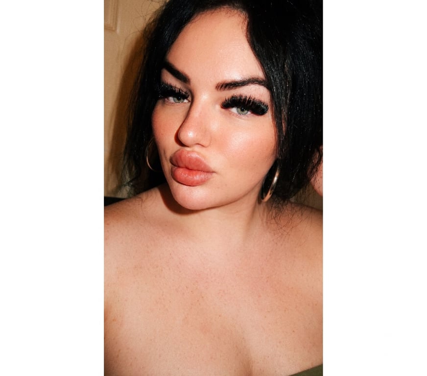 Trans Escorts Bedfordshire Central Bedfordshire - Photos for 7inch curvy Trans girl in Houghton regis Bedfordshire