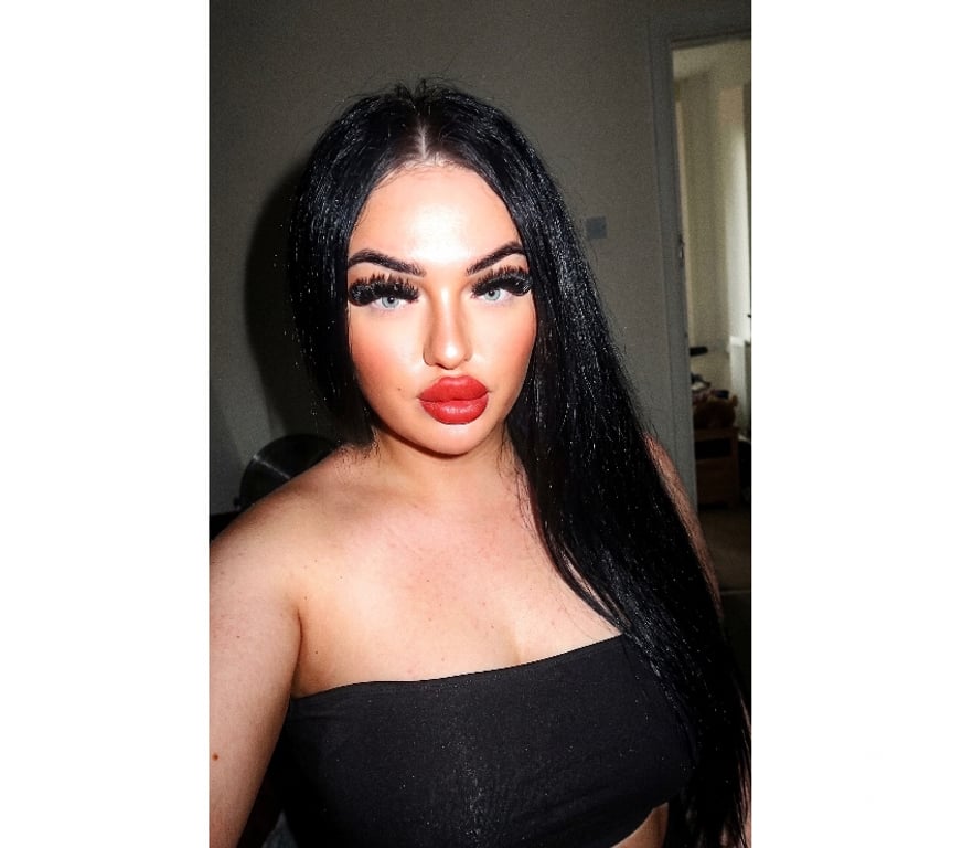 Trans Escorts Bedfordshire Central Bedfordshire - Photos for 7inch curvy Trans girl in Houghton regis Bedfordshire