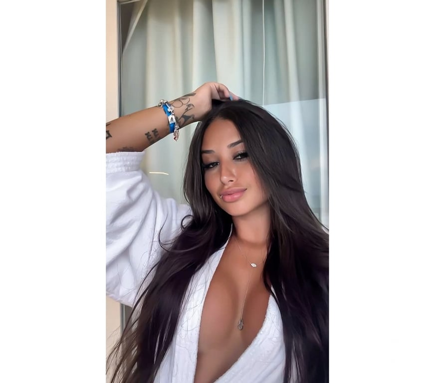 Escorts Surrey Spelthorne - Photos for 🌟 Naturally Beautiful Brunette 🇪🇸