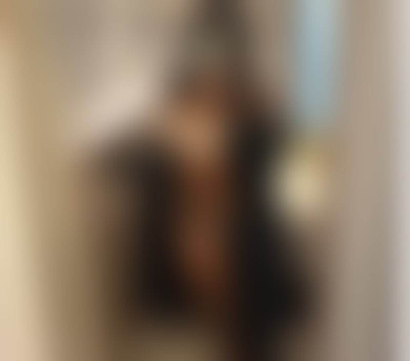 Escorts West London Hillingdon - Photos for Ebony Canadian Emily back at HEATHROW