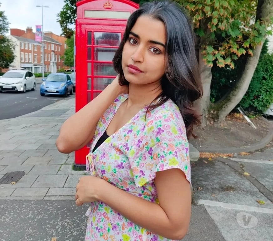 Escorts West Yorkshire Wakefield - Photos for Warm & welcoming indian companion.