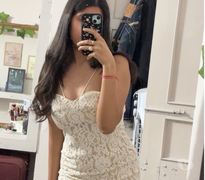 Escorts South East London Greenwich - DLR Station - South East London - Photos for Discreet ; Elegant - Genuine indian lady very funny