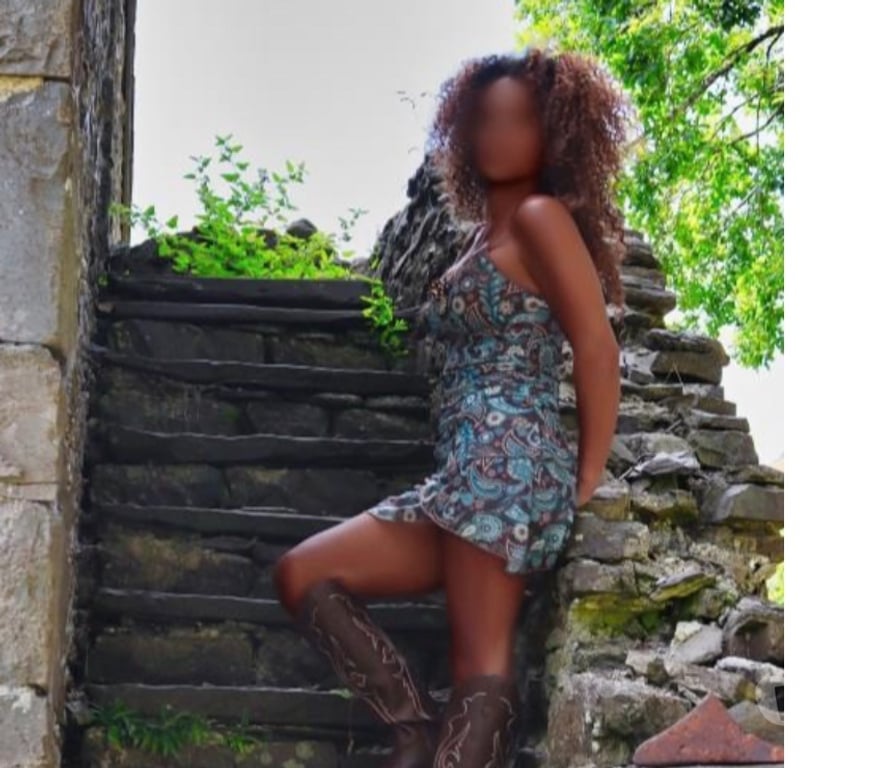 Escorts Hampshire Eastleigh - Photos for Southampton Eastleigh . Busty Slim Mixed Race Lady