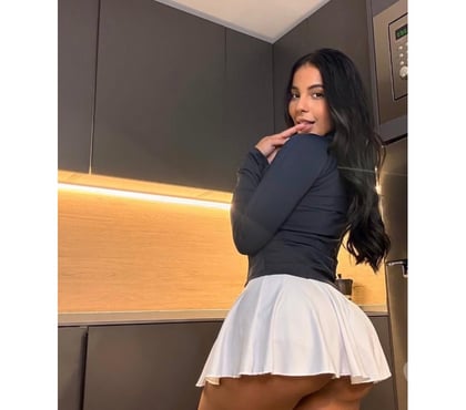 Escorts Clapham Junction Station South West London - Photos for Laura - Brazilian Partyy girl (extras)