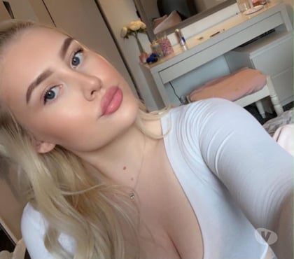 Photos for 25 year old Uni girl👧Vid Calls, Text And Content✅ONLINE