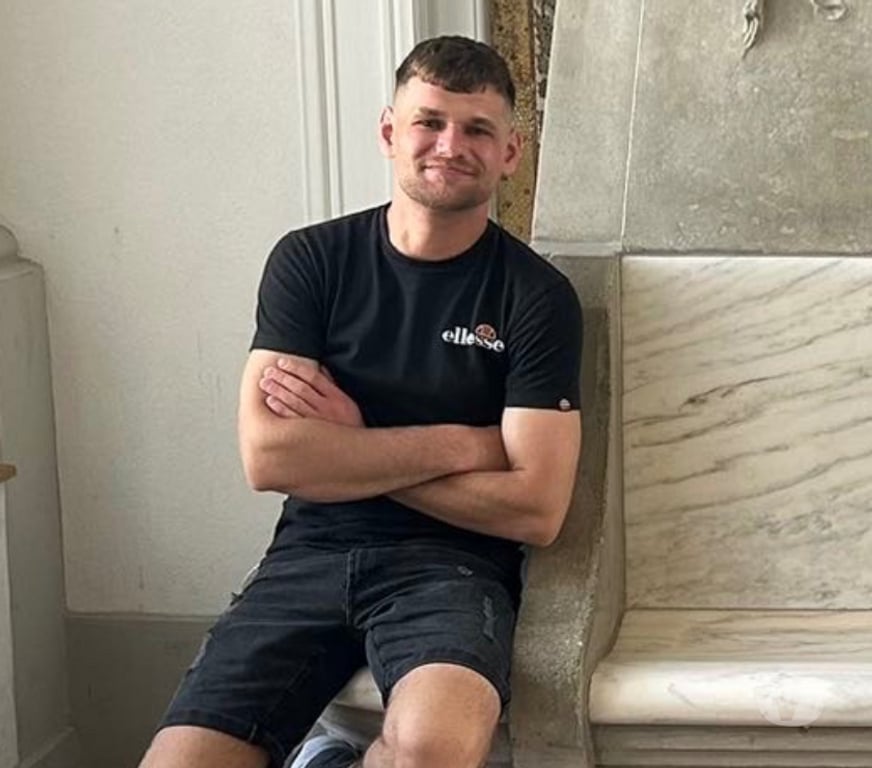 Escorts West Dunbartonshire Dumbarton - West Dunbartonshire - Photos for Romanian man looking to please