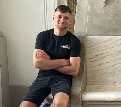  Escorts Dumbarton West Dunbartonshire - Photos for Romanian man looking to please