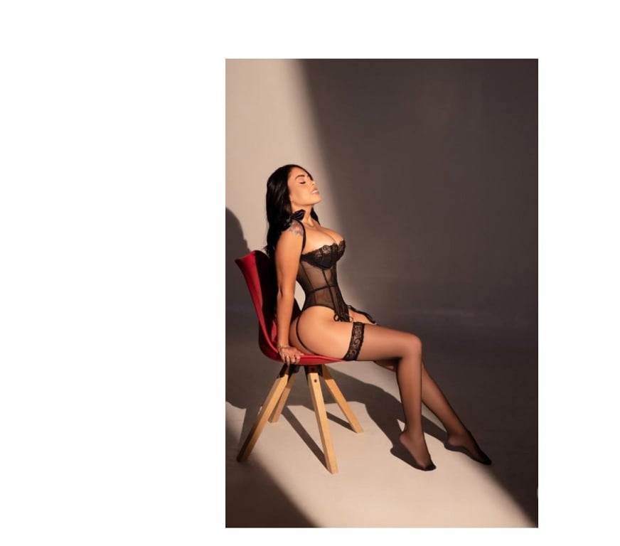 Escorts Falkirk Falkirk Town Centre - Falkirk - Photos for Hi, I'm Sara, new in town and ready to please you in every w