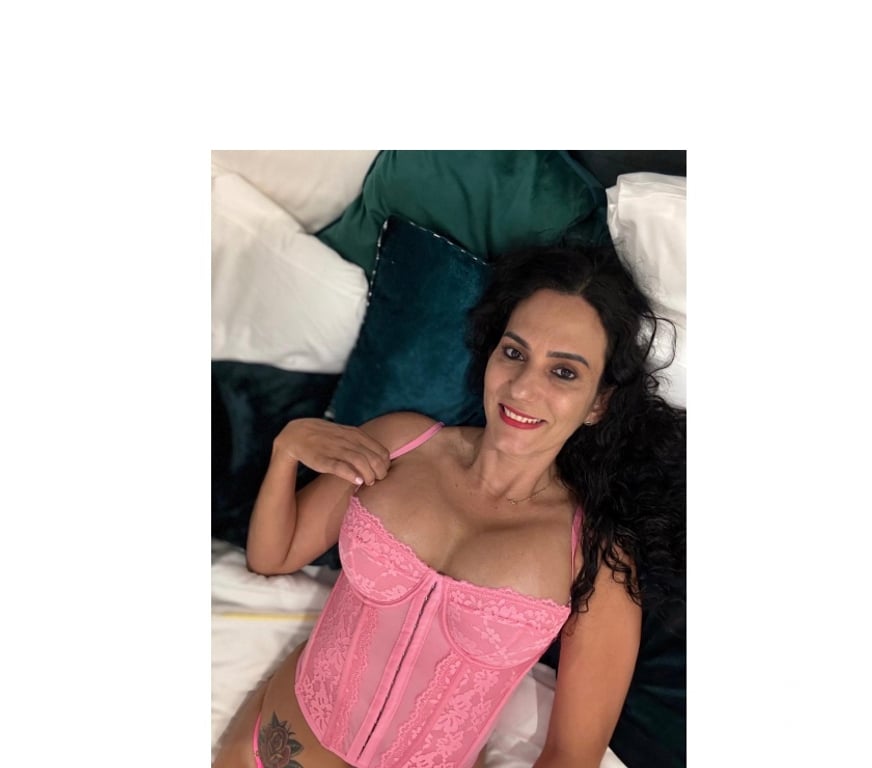 Escorts Bedfordshire Luton - Photos for Fernanda party girl 24 hours 🇧🇷