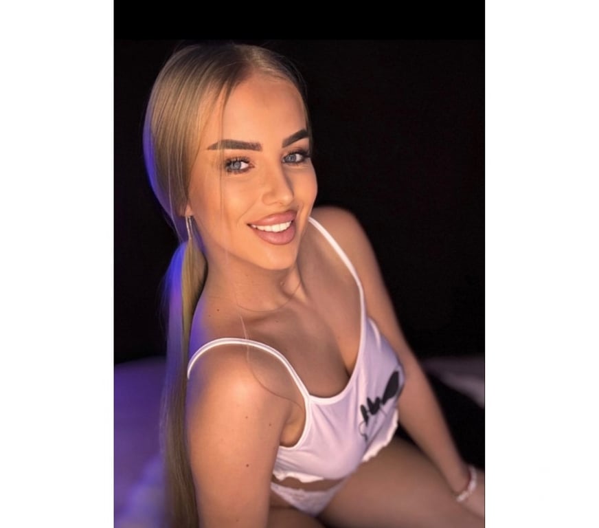 Escorts Hertfordshire East Hertfordshire - Photos for T⭕️P SEXY B⭕️⭕️M👅SLOPPY BJ👠💄👗fetish