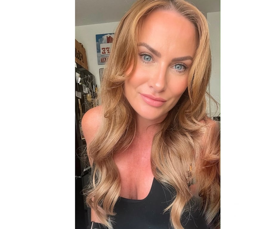 Adult Entertainment Surrey Guildford - Photos for Home_Alone_Hollie