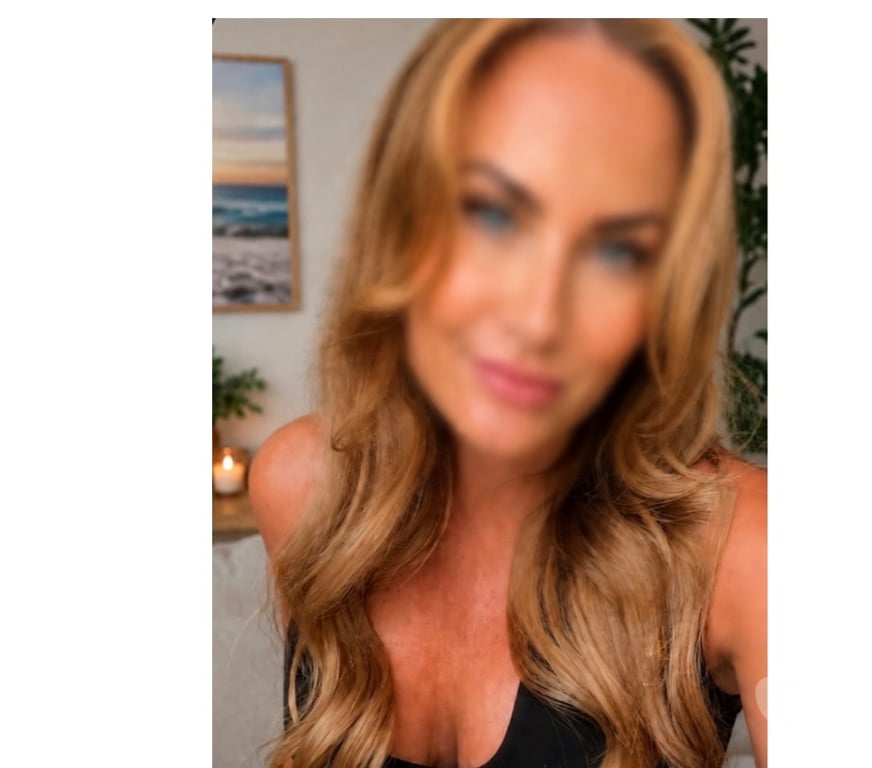 Adult Entertainment Surrey Guildford - Photos for Home Alone Hollie. High Class Milf 34E 07931032265