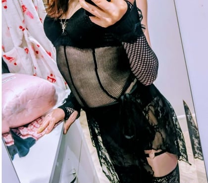 Transsexual London Bridge Station Central London - Photos for Petite trans girl looking to serve & please!