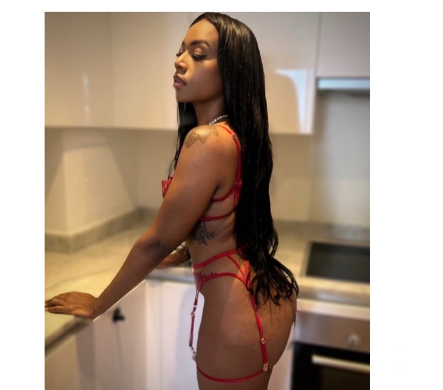 Escorts East London Canary Wharf - DLR Station - East London - Photos for Larissa Naughty GFE 😋