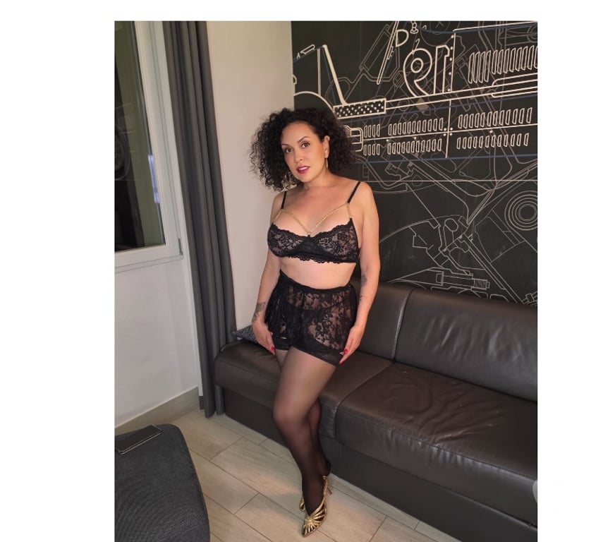 Escorts Kent Swale - Photos for GIULIA SUPERMILF HOT GIRL