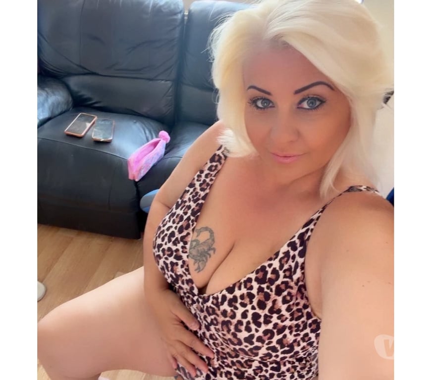 Escorts East London Goodmayes - East London - Photos for AMANDA HORNY MILF BIG NATURAL BOOBS RELAX KISS