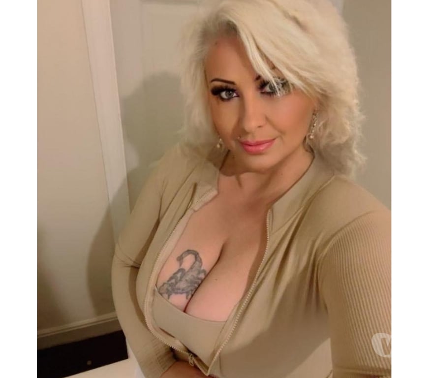Escorts East London Goodmayes - East London - Photos for AMANDA HORNY MILF BIG NATURAL BOOBS RELAX KISS