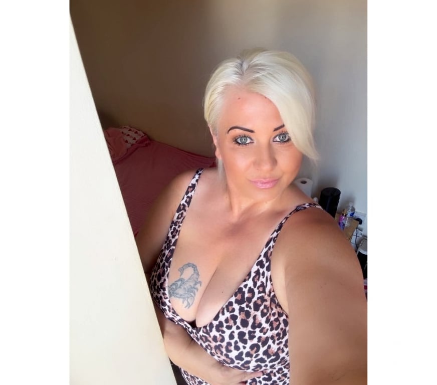 Escorts East London Goodmayes - East London - Photos for AMANDA HORNY MILF BIG NATURAL BOOBS RELAX KISS