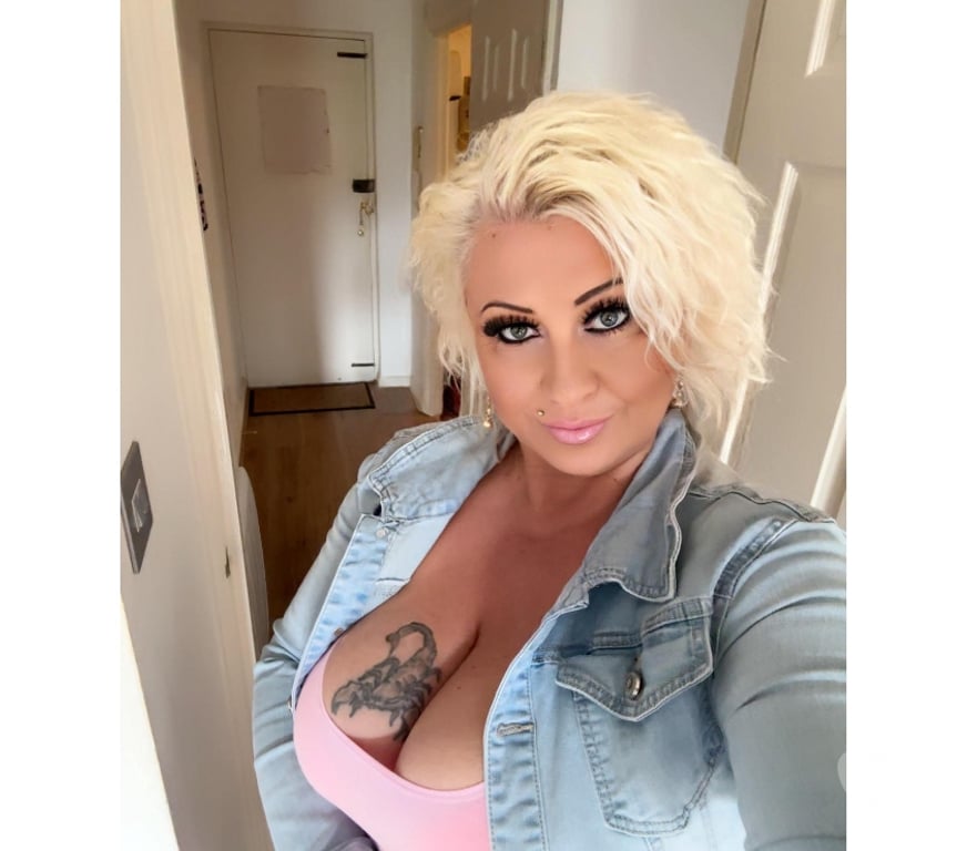 Escorts East London Goodmayes - East London - Photos for AMANDA HORNY MILF BIG NATURAL BOOBS RELAX KISS
