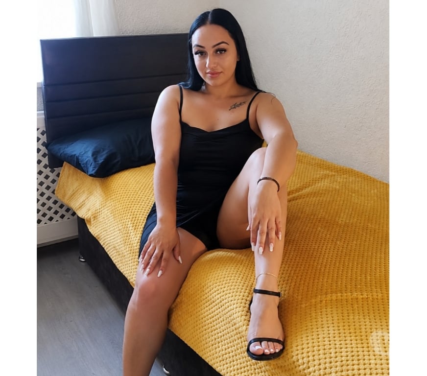 Escorts East London Havering - Photos for 🥵Giulia love owo🥵party girl