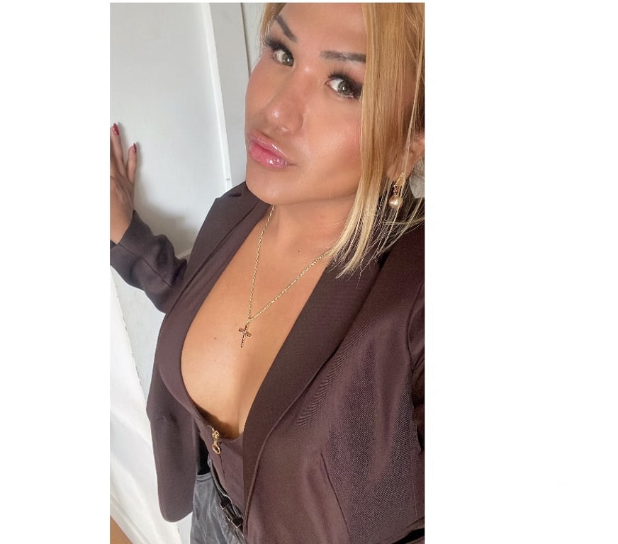 Trans Escorts East London Poplar - DLR Station - East London - Photos for Selene XL top and bottom very fuccional