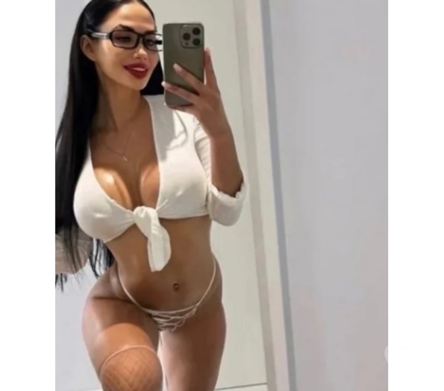 Escorts Surrey Elmbridge - Photos for New in town party best service