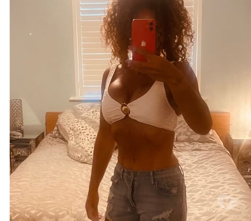 Escorts Hampshire Rushmoor - Photos for Busty Slim Mixed Race Escort In Farnbrough