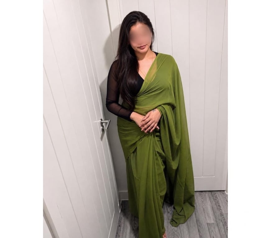 Escorts South Yorkshire Sheffield - Photos for Elegant & caring Indian Tamil girl new in Sheffield