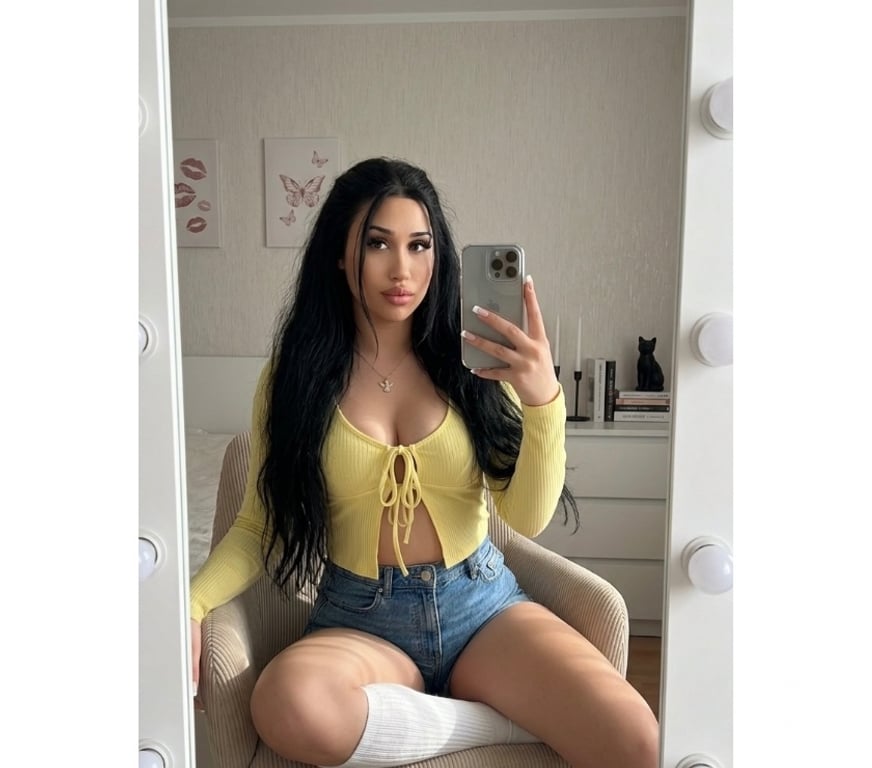 Escorts North London Enfield - Photos for ✨ PREMIUM BRUNETTE | ELEGANT, CURVY & TEMPTING 👑