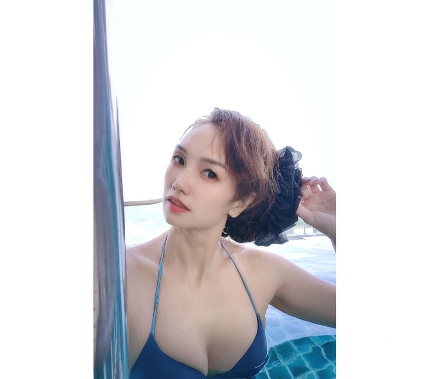 Escorts Surrey Epsom and Ewell - Photos for An East Asian girl, new to the area🫦🌹