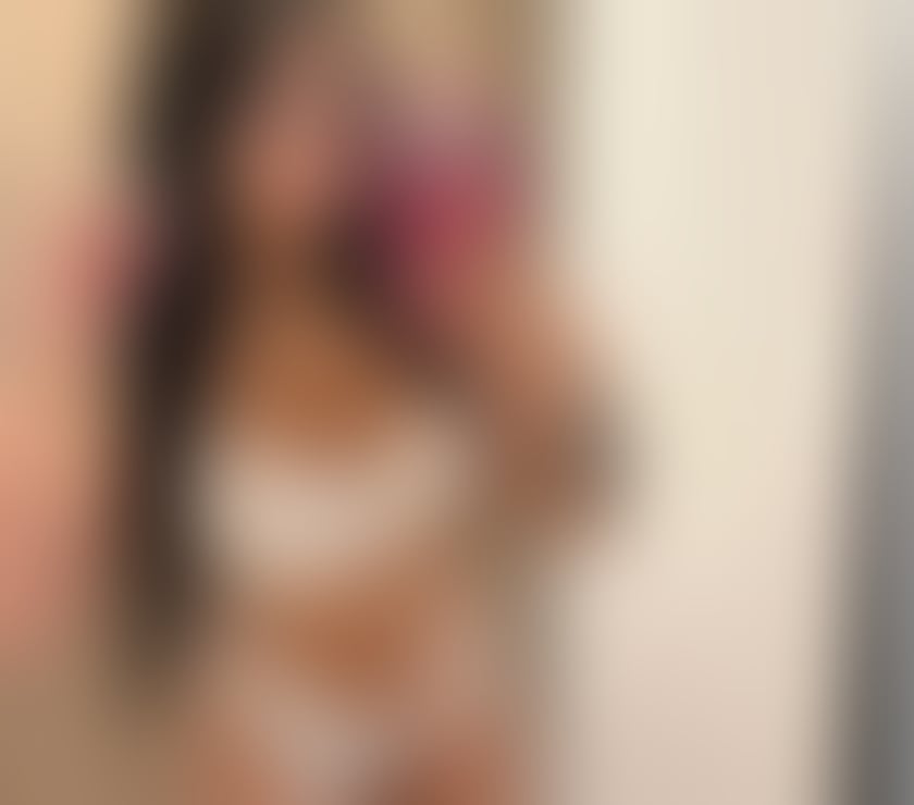 Photos for Brunette hot new in town just arrive ! Best party