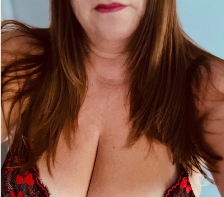 Escorts West Midlands Walsall - Photos for Sexy Busy Emma Big Boobs