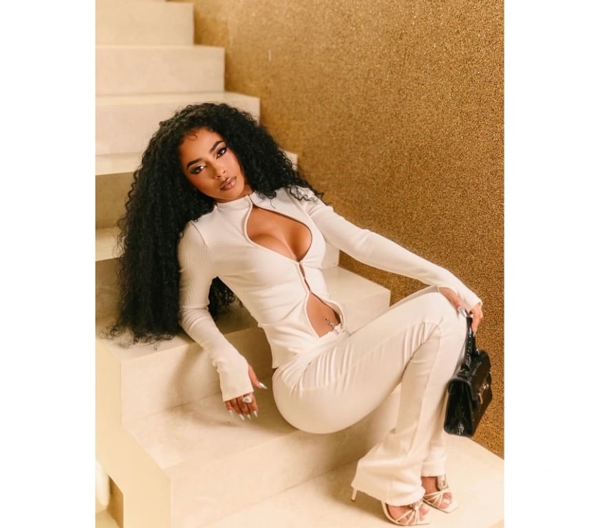 Escorts West London Acton Central Station - West London - Photos for SENSUAL, ATTRACTIVE AND CHARMING BRUNETTE 💋