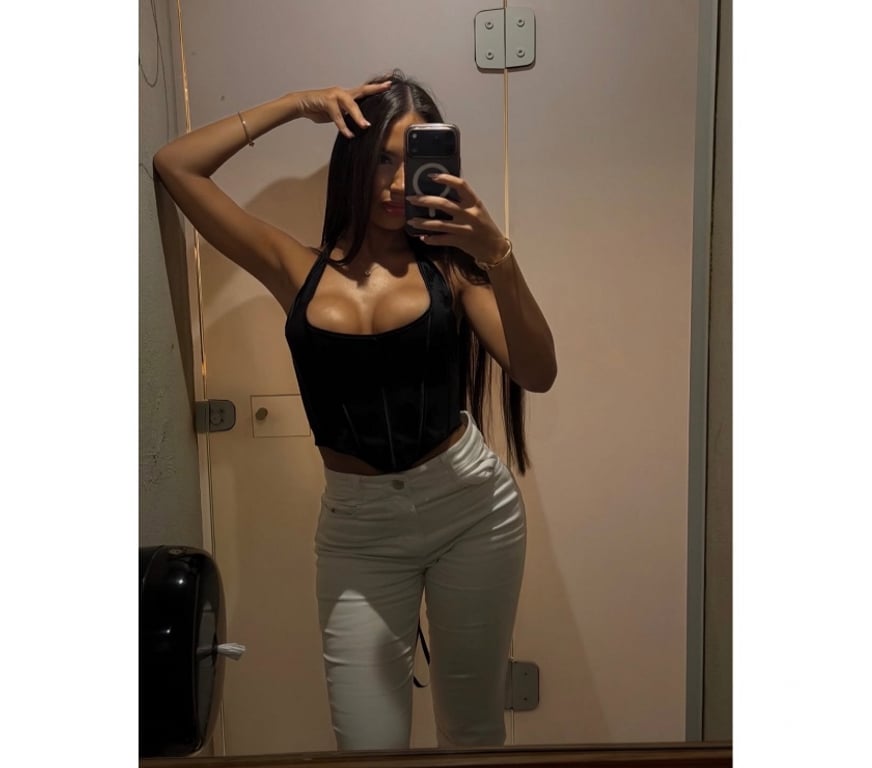 Escorts North West London Willesden Green Station - North West London - Photos for 🔥 SENSUAL, ATTRACTIVE AND CHARMING BRUNETTE 💋