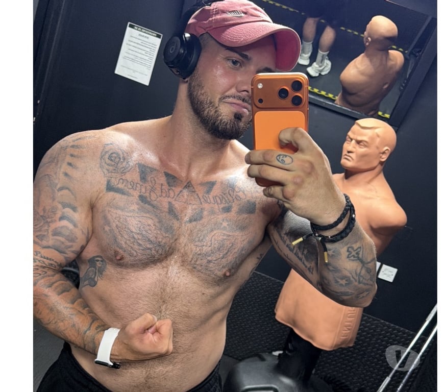  Gay massage Nottinghamshire Newark and Sherwood - Photos for Tattooed Muscle Thing