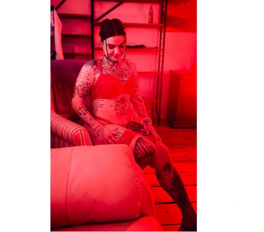 Escorts Hull Hull City Centre - Hull - Photos for Nina is NEW IN TOWN! Professional Therapist and DOMI_NATRIX!