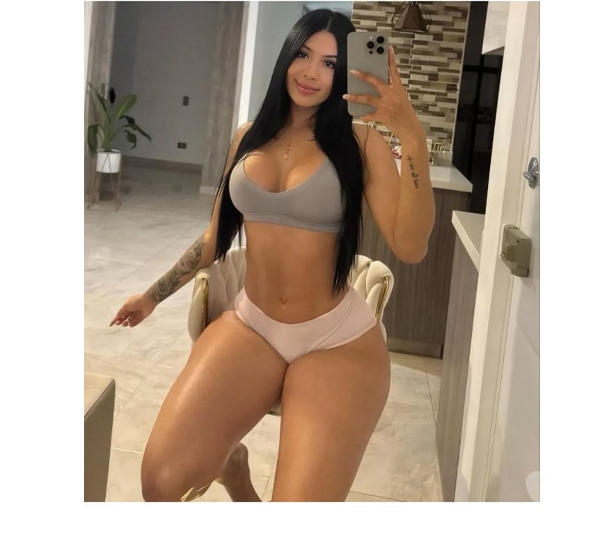 Escorts West Northamptonshire Northampton - West Northamptonshire - Photos for Julia Elegant, Sweet & Unforgettable